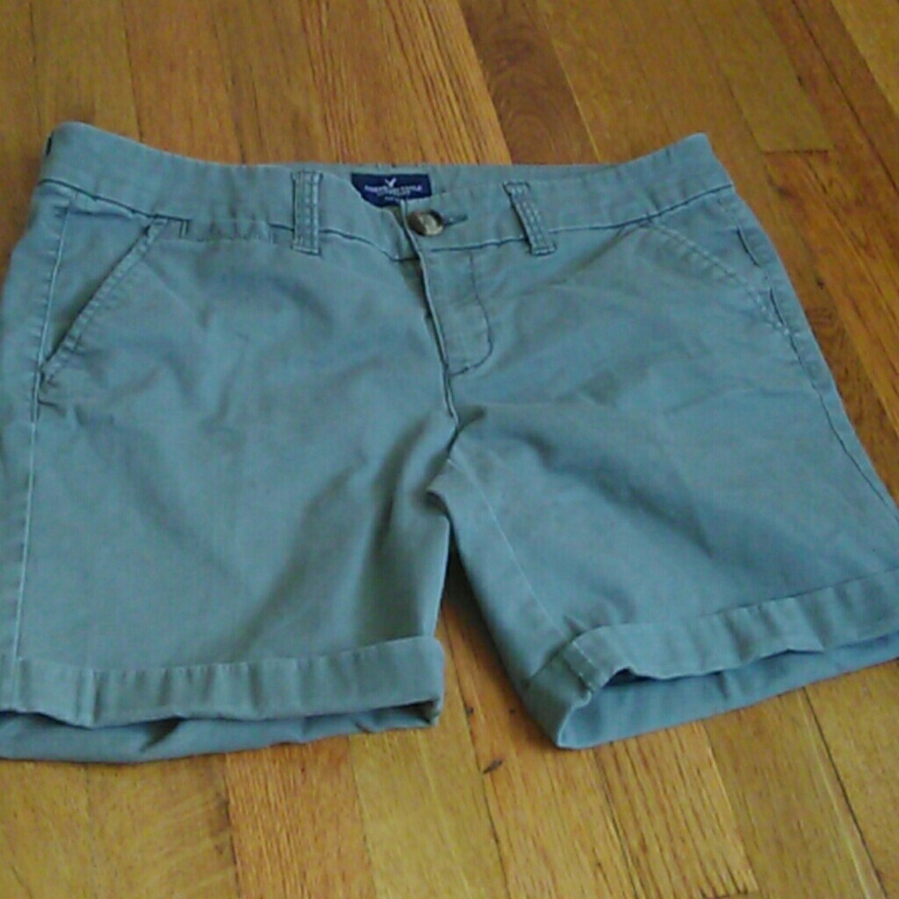 AEO olive green shorts